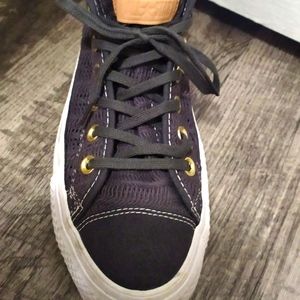 Converse almost new shoes a few times of use.
